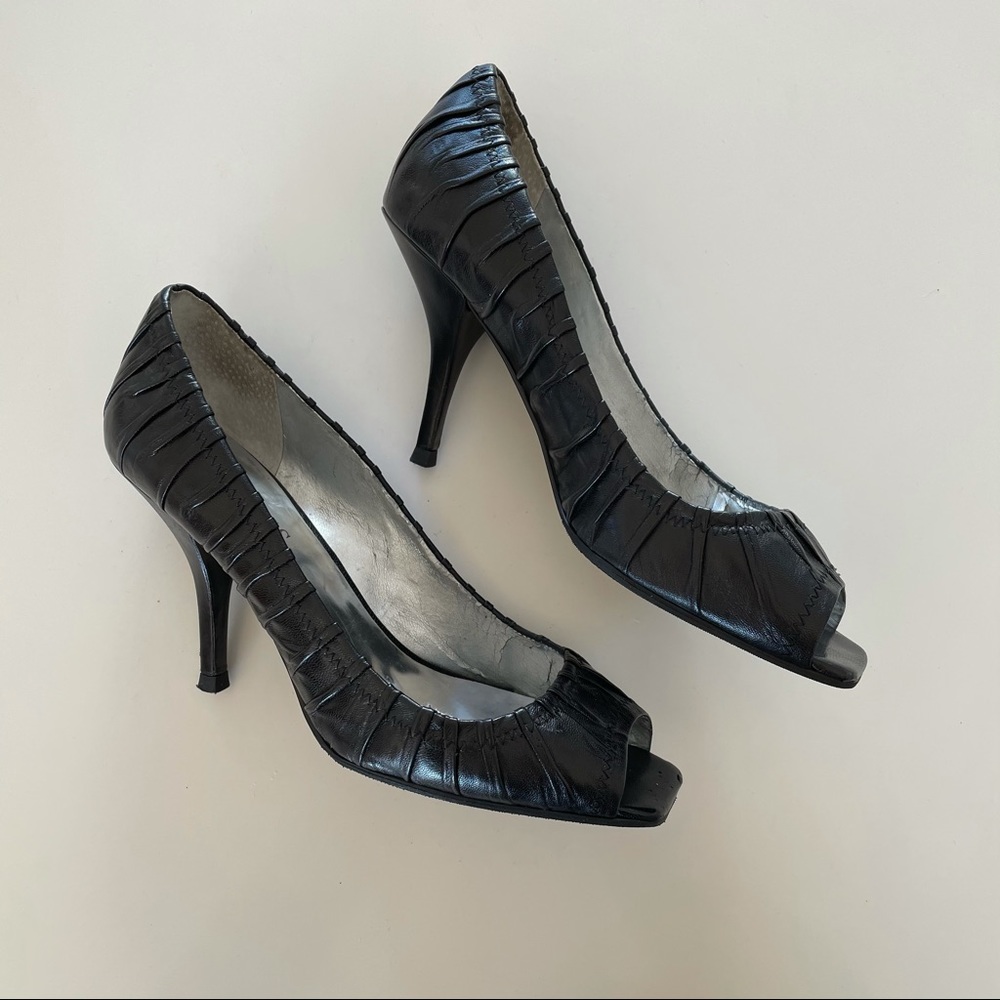 Guess Ruched Black Leather Heels Size 6.5